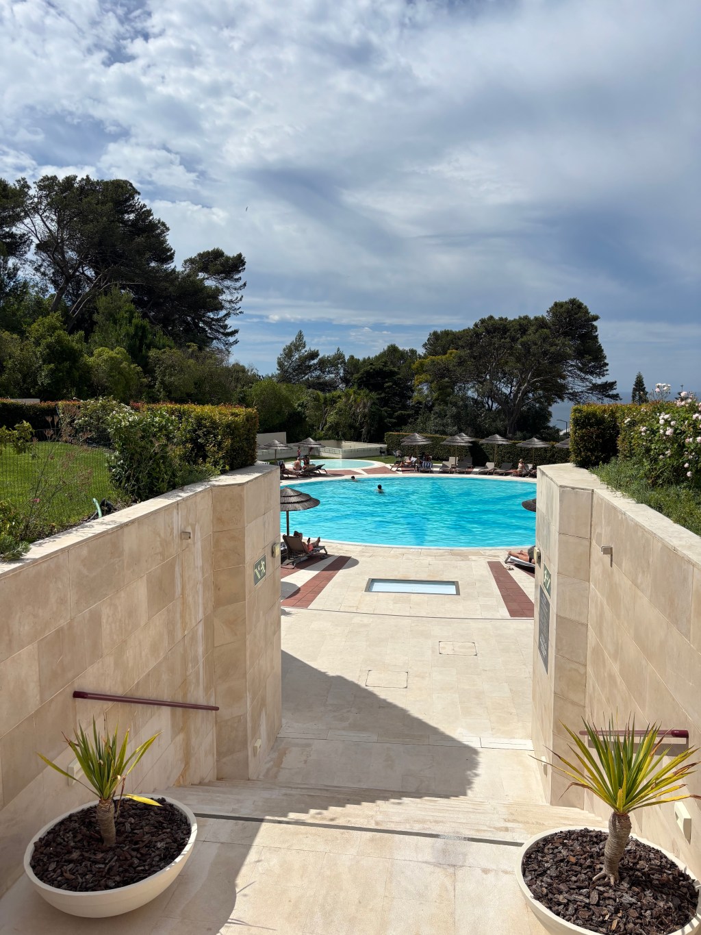 four points hotel pool