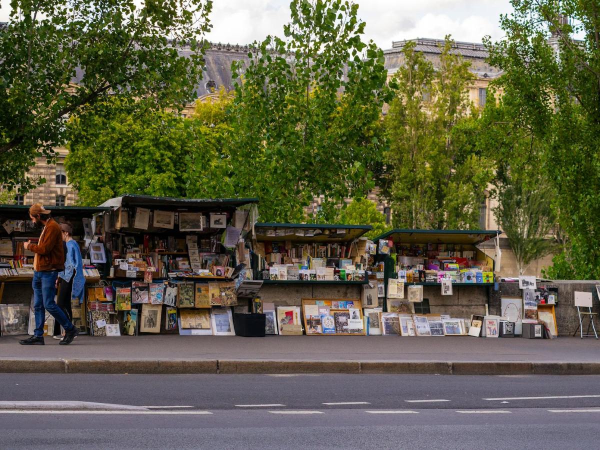 2 English Bookshops You Need to Visit in Paris (& a few more bookish places to see&nbsp;too)