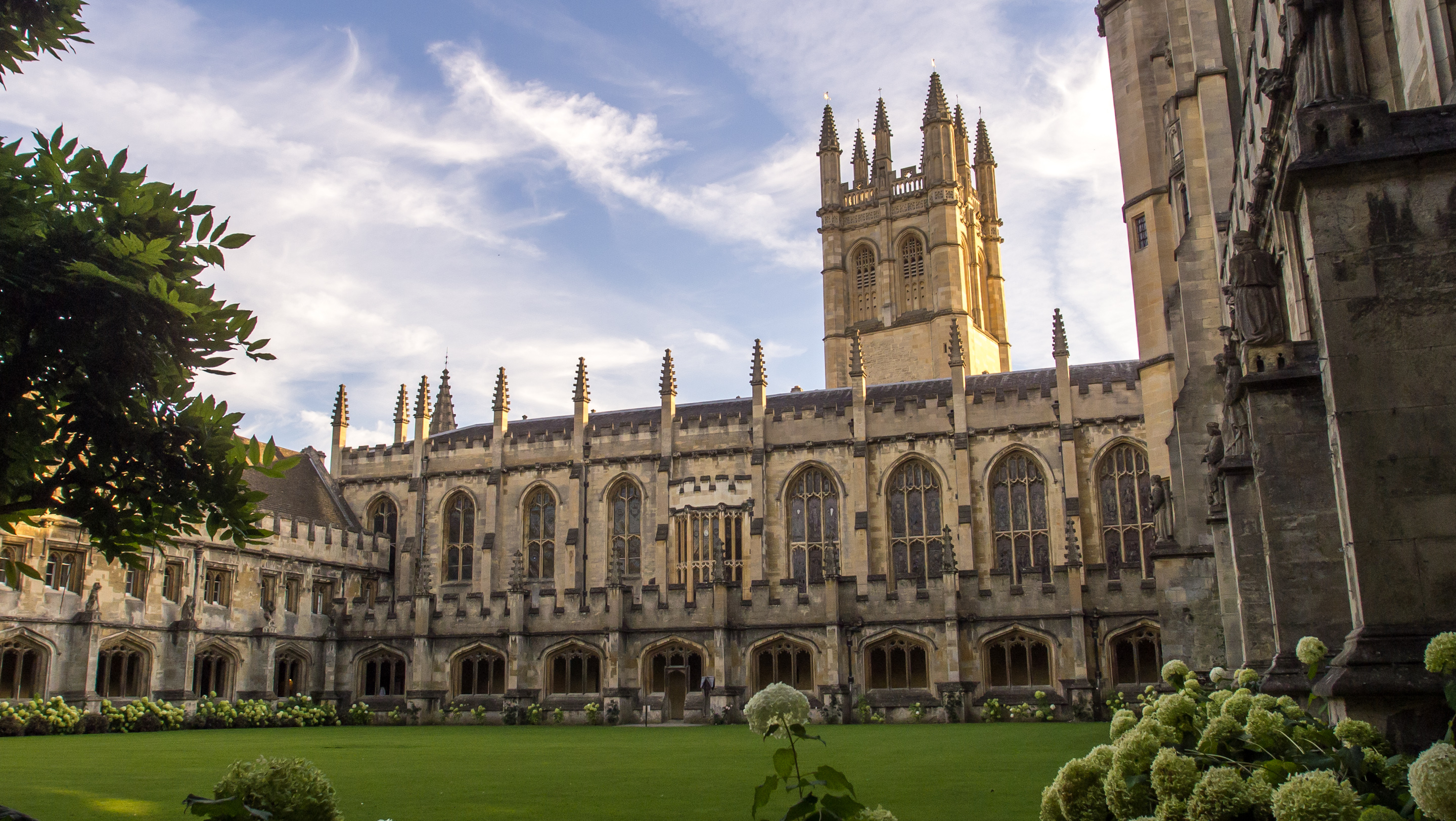 Literary Travel Guide to England inspired by Julia Whelan’s “My Oxford Year”