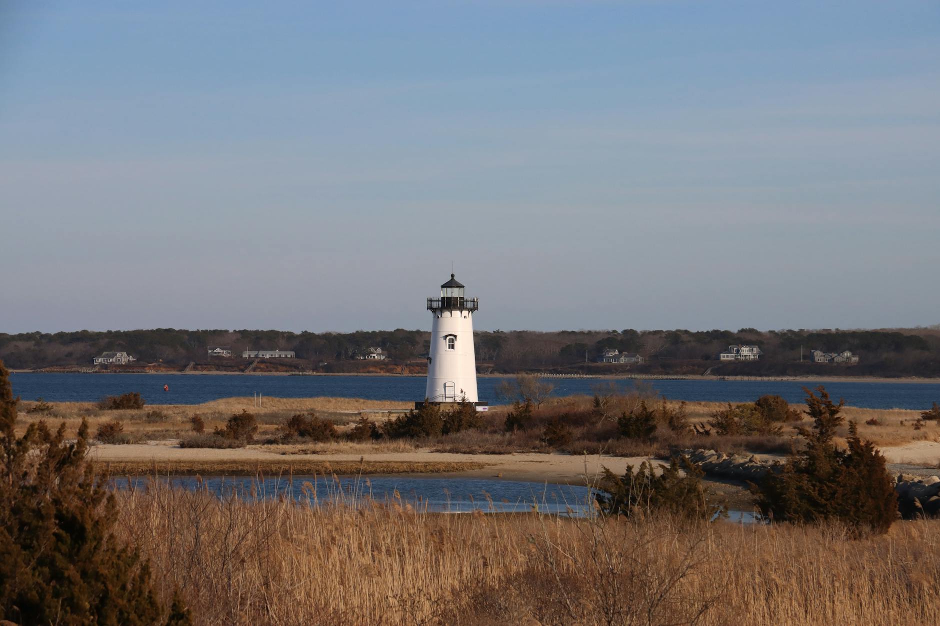 Literary Travel Guide to Martha’s Vineyard Inspired by Jenn McKinlay’s “Summer Reading” Novel