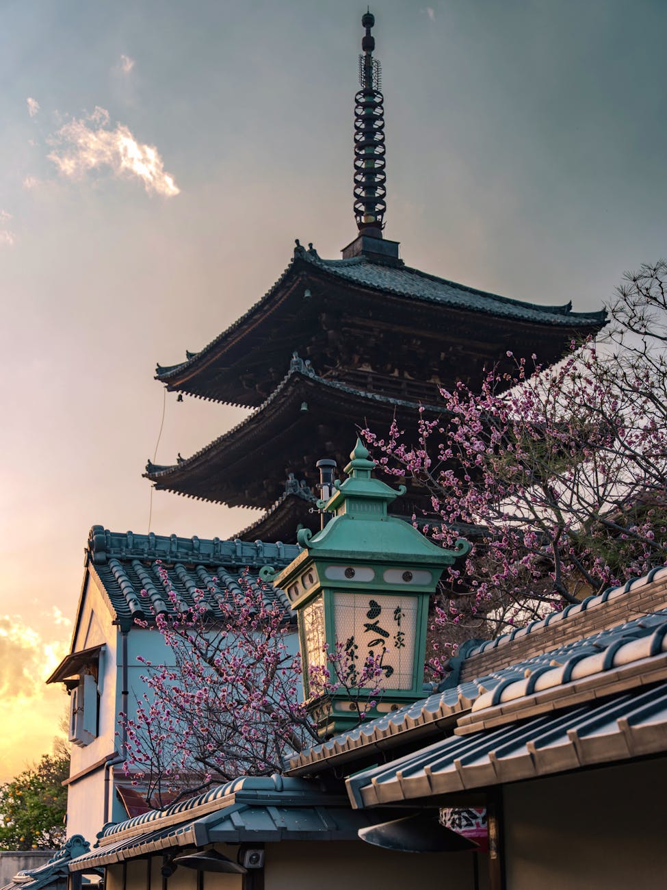 scenic view of yasaka pagoda in kyoto at sunset